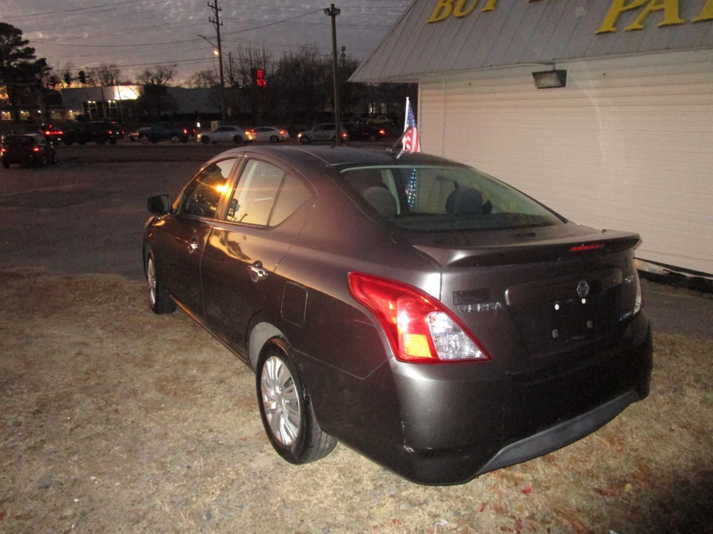 2015 Gray Nissan Versa 1.6 S 5M (3N1CN7AP1FL) with an 1.6L L4 DOHC 16V engine, 5-Speed Automati transmission, located at 2553 Airline Blvd, Portsmouth, VA, 23701, (757) 488-8331, 36.813889, -76.357597 - ***VEHICLE TERMS*** Down Payment: $599 Weekly Payment: $100 APR: 23.9% Repayment Terms: 42 Months *** CALL 757-488-8331 TO SCHEDULE YOUR APPOINTMENT TODAY AND GET PRE-APPROVED RIGHT OVER THE PHONE*** - Photo#7